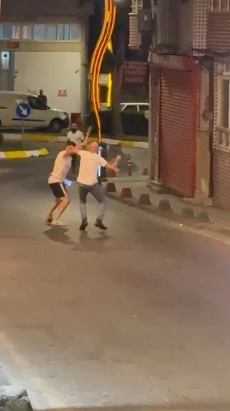 Silivri&rsquo;de bı&ccedil;aklı ve sopalı kavga: 1 yaralı
