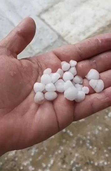Silivri&rsquo;de dolu yağışı etkili oldu

