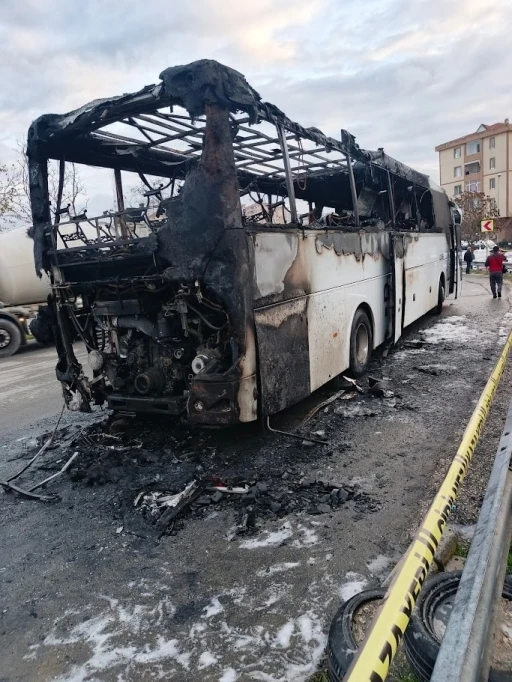 Silivri’de işçi servisi alevlere teslim oldu
