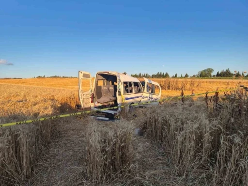Silivri&rsquo;de minib&uuml;s tarlaya u&ccedil;tu: 2 &ouml;l&uuml;, 10 yaralı
