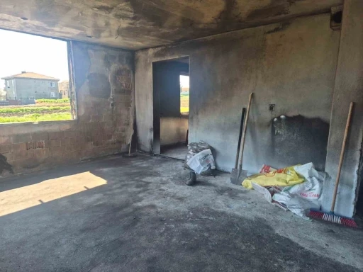 Silivri Kadık&ouml;y&rsquo;de yangın: 6 kişi son anda kurtuldu
