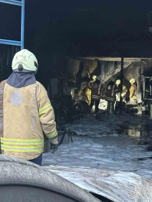 Silivri Sanayi Sitesi&rsquo;nde yangın: Dikkatli &ccedil;ıraklar facianın &ouml;n&uuml;ne ge&ccedil;ti
