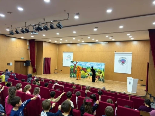 Simav&rsquo;da 4-6 yaş Kur&rsquo;an kursu &ouml;ğrencileri tiyatroyla buluştu
