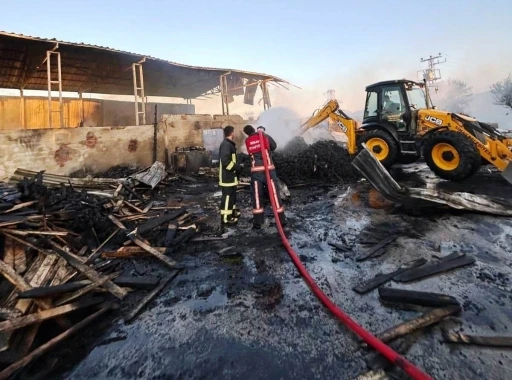 Simav’da palet fabrikasında çıkan yangın
