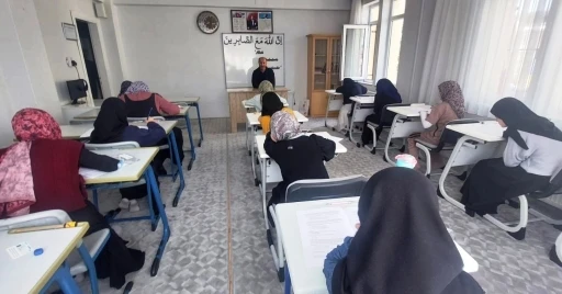 Simav&rsquo;da "&Ccedil;ocuk İlmihali" bilgi yarışması yapıldı
