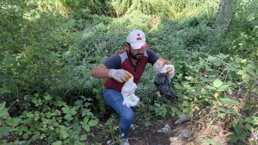 Simav Gölcük Yaylasına piknikçilerin attığı çöpler &quot;pes&quot; dedirtti
