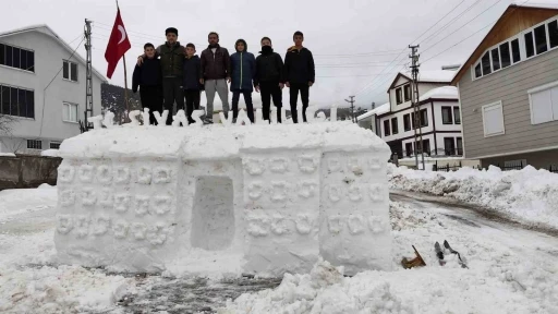 Şimdi de tarihi valilik binasını k&ouml;ylerine taşıdılar
