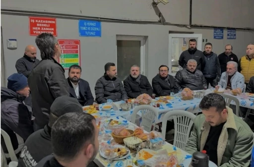 Sincan Belediye Başkanı Ercan gece mesaisi yapan belediye &ccedil;alışanlarıyla sahur yaptı
