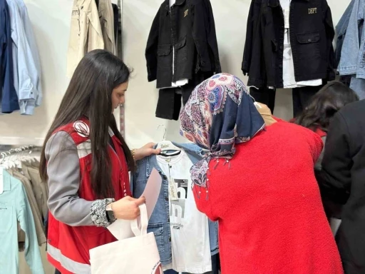 Sincan Belediyesi bin 500 &ccedil;ocuğa bayramlık hediye etti
