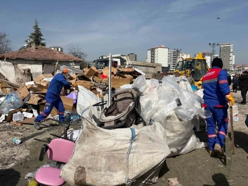 Sincan Belediyesi temiz bir &ccedil;evre i&ccedil;in &ccedil;alışmalarını s&uuml;rd&uuml;r&uuml;yor

