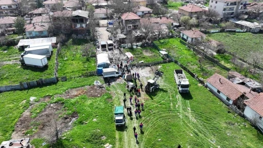Sincan&rsquo;da ka&ccedil;ak ahırlar kapatıldı, tonlarca atık temizlendi

