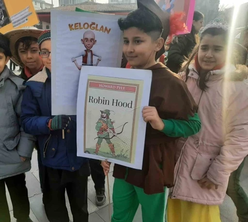 &lsquo;Sincan Roman Kahramanları Festivali&rsquo; sokaklarda renkli g&ouml;r&uuml;nt&uuml;ler oluşturdu
