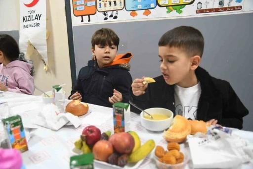 Sındırgı&rsquo;da Geleneksel &Ccedil;ocuk İftarı ger&ccedil;ekleşti
