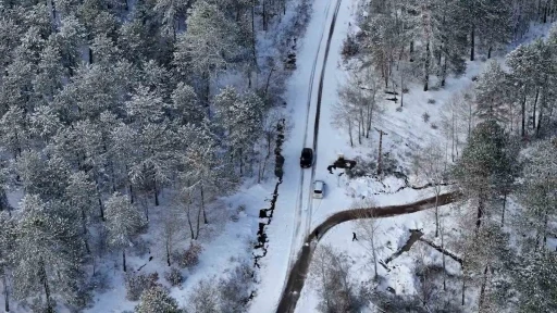 Sındırgı&rsquo;da merkezde yağmur, y&uuml;ksek kesimlerde kar yağışı etkili oldu
