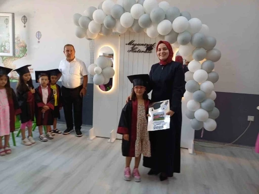 Sındırgı’da öğrencilerin karne sevinci
