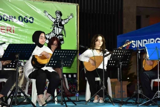 Sındırgı’da &quot;Hayat Boyu Öğrenme Haftası&quot; sergisi açıldı
