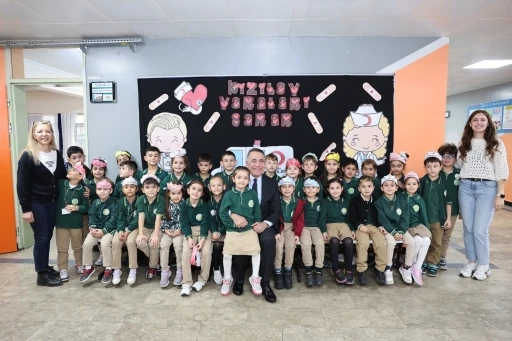 Sınıf başkan adayı Mina sözünü tuttu: Başkan Dursun öğrencileri ziyaret etti
