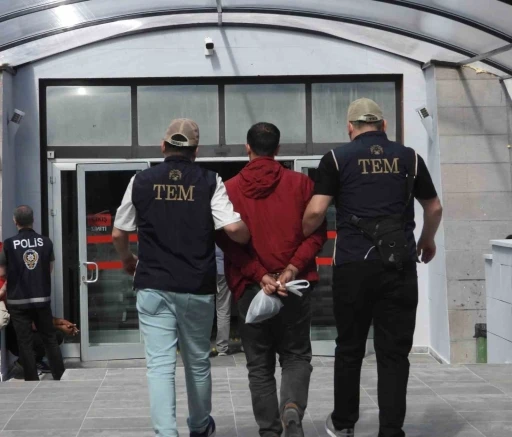 Sınır dışı beklerken kırmızı b&uuml;lten ortaya &ccedil;ıktı
