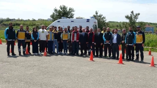 Sinop&rsquo;ta ambulans s&uuml;r&uuml;c&uuml;leri zorlu parkurlarda yeteneklerini sergiledi

