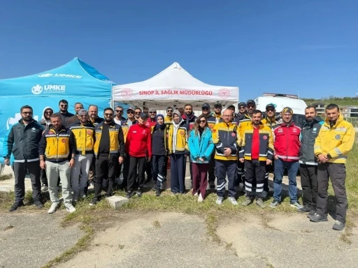 Sinop&rsquo;ta ambulans s&uuml;r&uuml;c&uuml;lerine havalimanında eğitim
