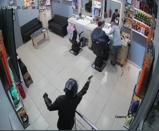 Sinop’ta berber dükkanına silahlı saldırı: O anlar kamerada
