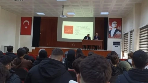 Sinop&rsquo;ta gen&ccedil;lere dijital dolandırıcılık semineri
