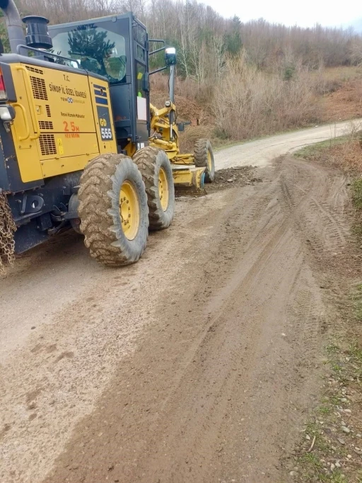 Sinop&rsquo;ta heyelan sonrası temizlik &ccedil;alışmaları s&uuml;r&uuml;yor
