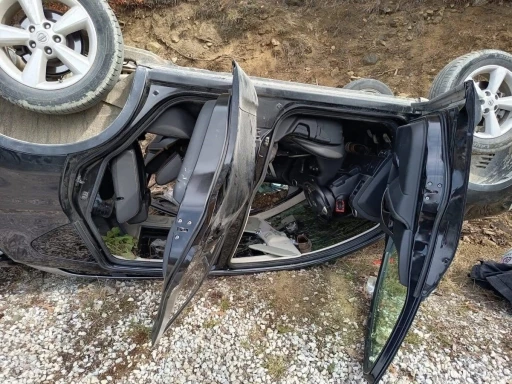 Sinop&rsquo;ta kontrolden &ccedil;ıkan ara&ccedil; takla attı
