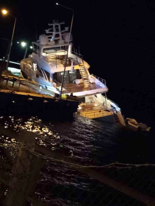 Sinop&rsquo;ta l&uuml;ks yat su alarak yan yattı: 6 m&uuml;rettebat kurtarıldı
