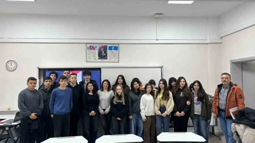 Sinop&rsquo;ta &ouml;ğrenciler dijital becerilerini at&ouml;lyede geliştirdi
