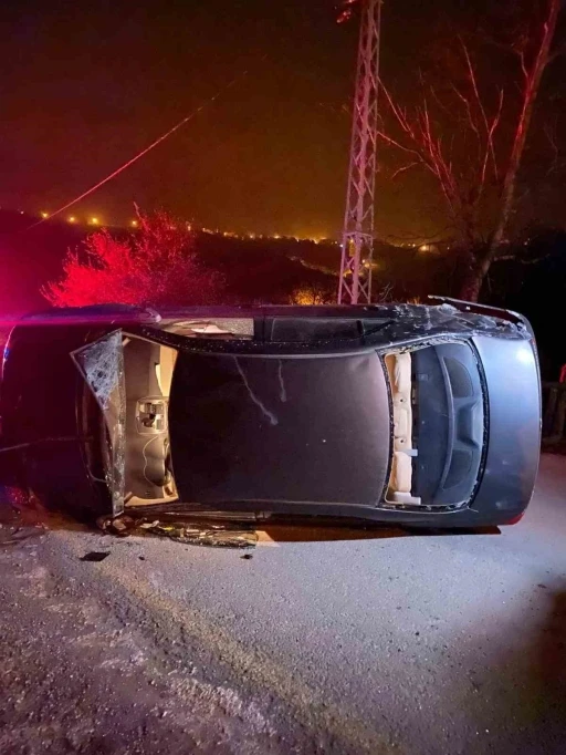 Sinop&rsquo;ta otomobil devrildi: 2 yaralı
