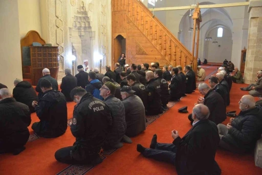 Sinop’ta şehit polisler için mevlit okuldu
