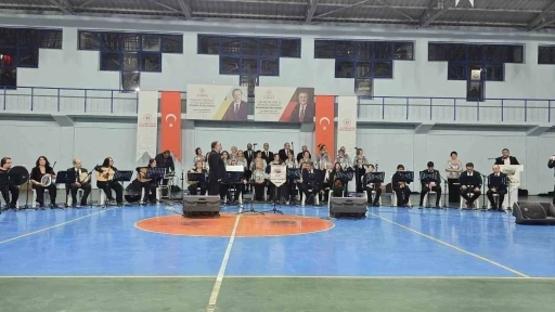 Sinop&rsquo;ta T&uuml;rk halk m&uuml;ziği r&uuml;zgarı
