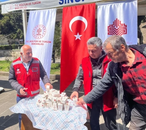 Sinop&rsquo;ta Vakıf Haftası programında vatandaşlara lokum ikram edildi
