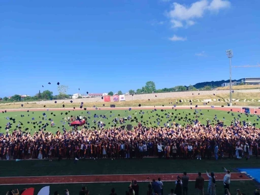 Sinop &Uuml;niversitesi&rsquo;nde mezuniyet coşkusu
