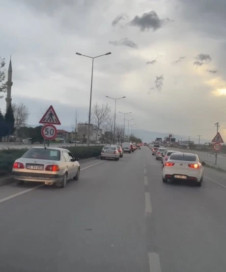 Siren sesini duyan sürücülerin duyarlı davranışı takdir topladı
