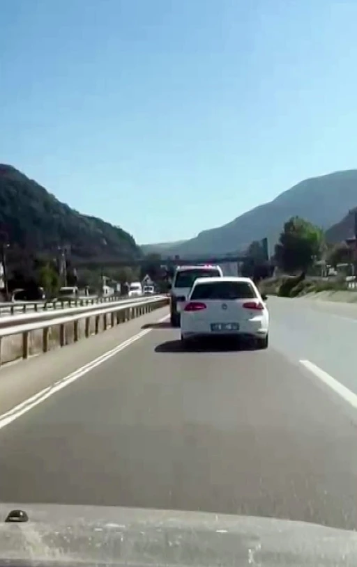 Sirenleri umursamadı, orman yangına giden ekibe yol vermedi
