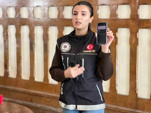 Sirkeci Garı’nda düzenlenen &quot;En İyi Narkotik Polisi Anne&quot; projesine yoğun ilgi
