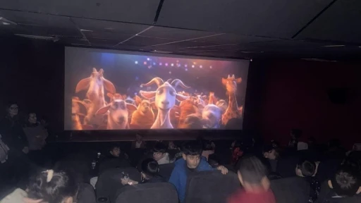 Şırnak Belediyesi&rsquo;nden miniklere sinema s&uuml;rprizi
