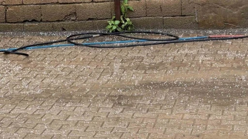 Şırnak dolu yağışıyla beyaza b&uuml;r&uuml;d&uuml;

