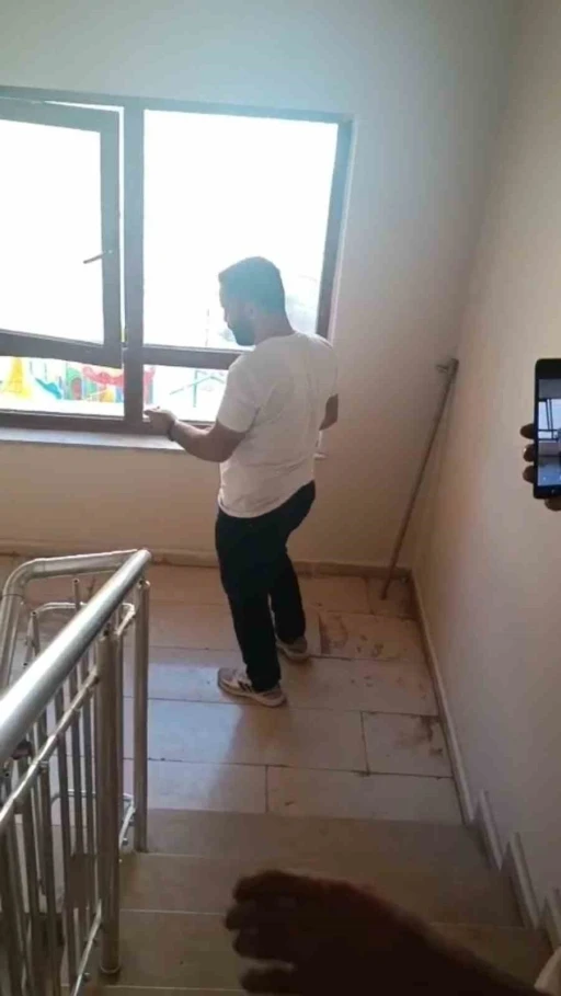Şırnak’ta apartmanda yılan paniği
