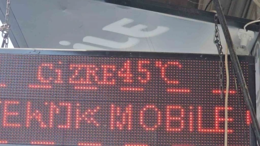 Şırnak’ta aynı anda iki mevsim yaşandı: Bir yanda kavurucu sıcak, diğer yanda yağmurun getirdiği serinlik
