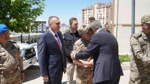 Şırnak&rsquo;ta bayramlaşmada birlik mesajı: "Bereketli hilalin parlayan yıldızıyız"

