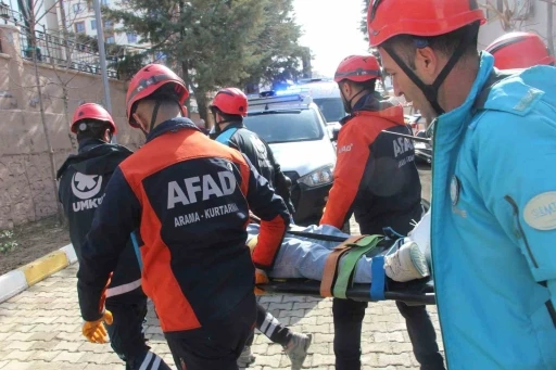 Şırnak&rsquo;ta deprem tatbikatı ger&ccedil;eğini aratmadı
