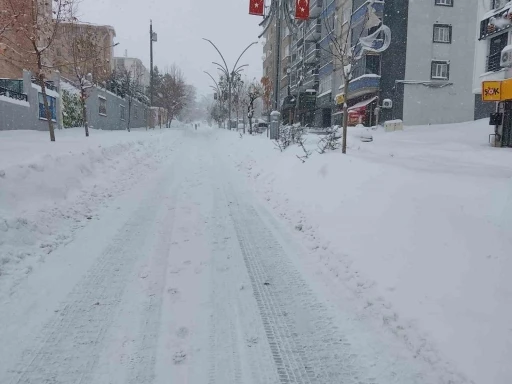 Şırnak&rsquo;ta eğitime kar engeli: 2 Ocak&rsquo;ta okullar tatil
