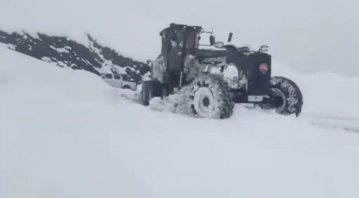 Şırnak&rsquo;ta ekiplerin kar mesaisi
