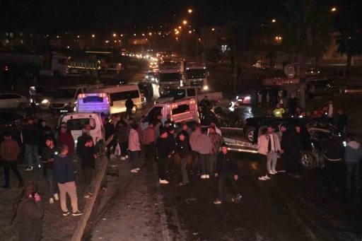 Şırnak&rsquo;ta freni boşalan vin&ccedil; 6 araca &ccedil;arptı: 7 yaralı
