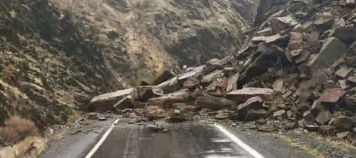 Şırnak&rsquo;ta heyelan alarmı: Beyt&uuml;şşebap yolu ulaşıma kapandı

