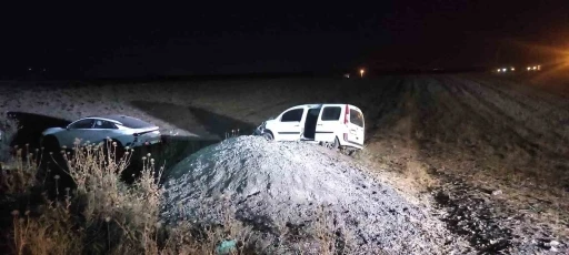 Şırnak’ta iki araç yoldan çıkarak tarlaya uçtu, sürücüler yara almadan kurtuldu
