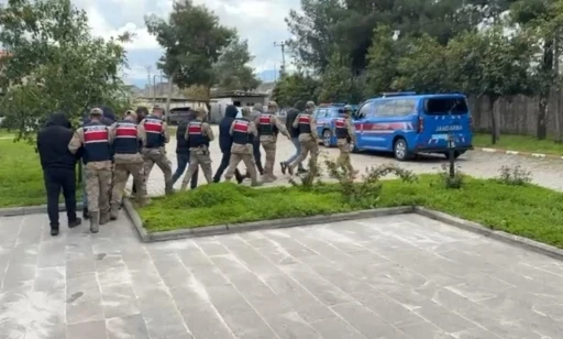 Şırnak&rsquo;ta jandarmadan uyuşturucu operasyonu: 99 g&ouml;zaltı
